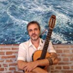 Lula Fidalgo revisita obra de Dorival Caymmi através da viola no Projeto Rio Abaixo, Mar Adentro