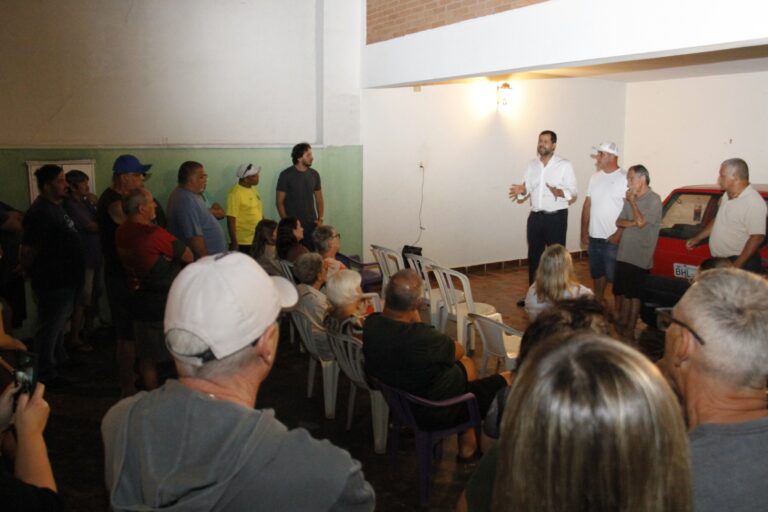 Luiz Fernando é recebido por moradores para debater o futuro da região