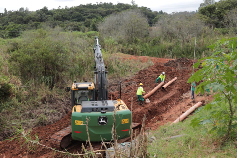 DAE leva mais de 14 km de rede de esgoto e beneficia 350 famílias no Poste e Traviú