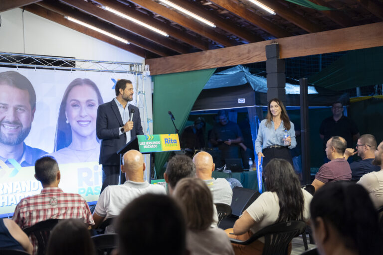 Luiz Fernando e Rita Passos se reúnem com moradores de Louveira para construir agenda regional
